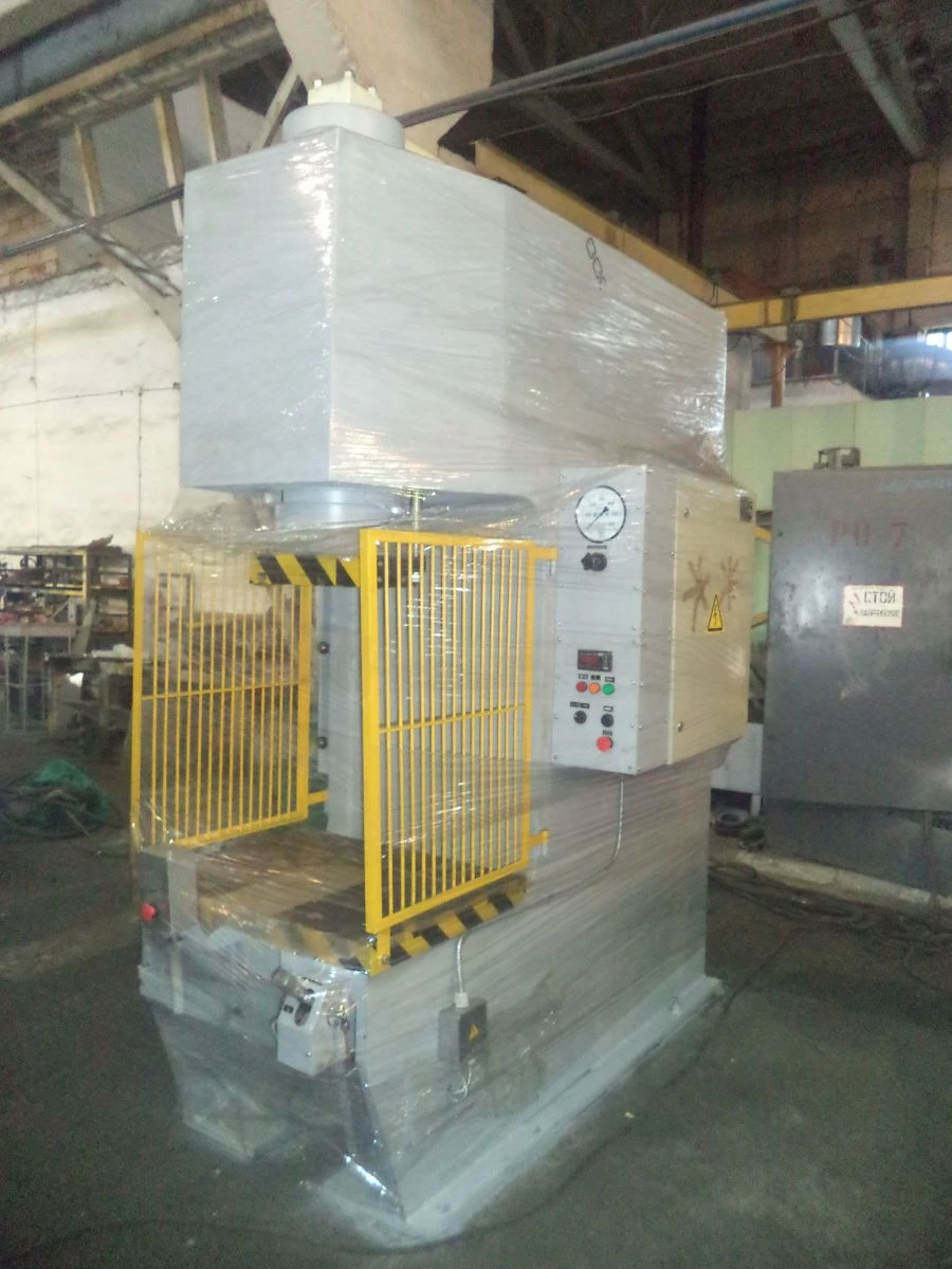 مكبس هيدروليكي بإطار على شكل حرف C PB6330