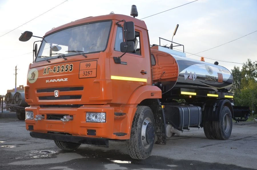 جهاز رش البيتومين AG-43253-E5 على هيكل كاماتز-43253-G5