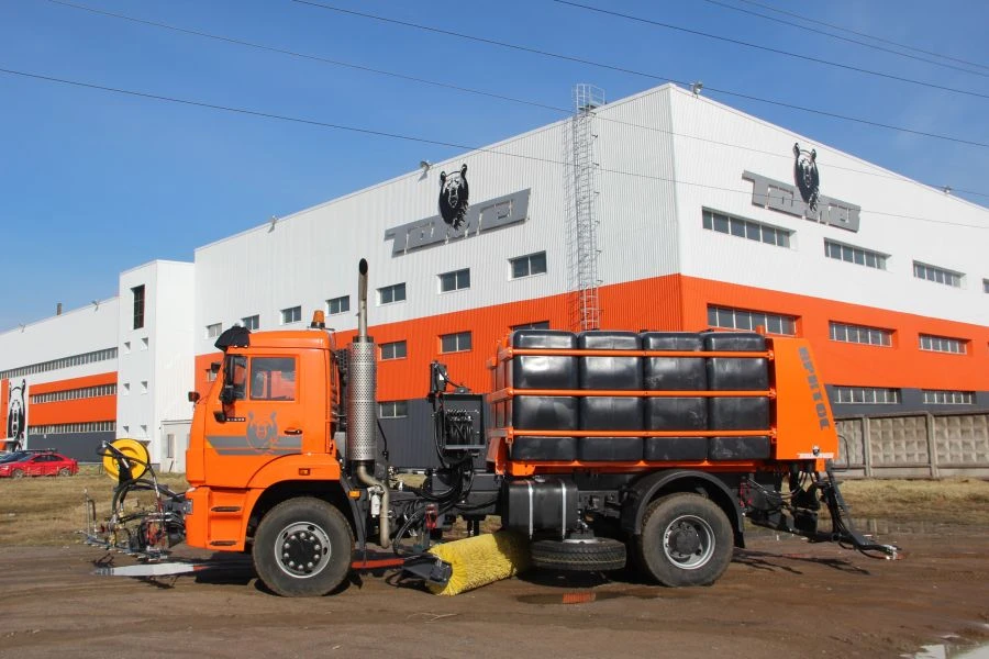 Машина комбинированная дорожная уборочная МКДУ-10 на базе шасси КАМАЗ-53605-А5