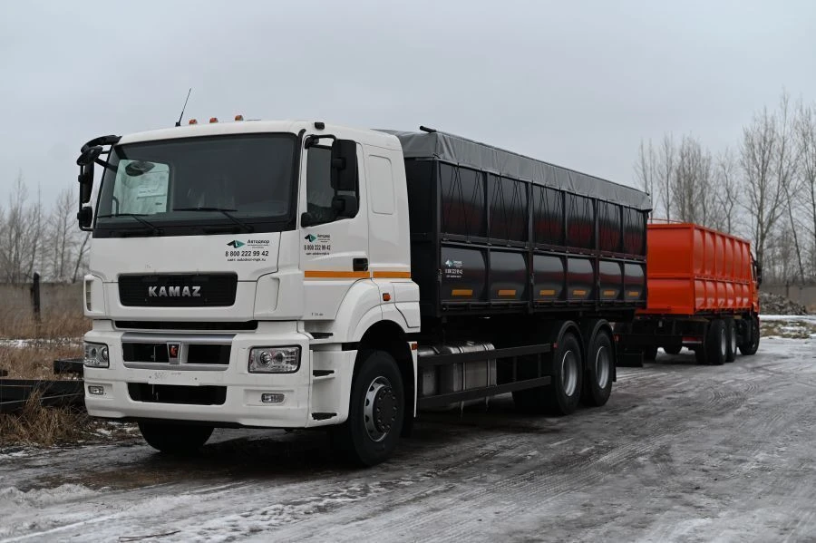 شاحنة تفريغ AZC40 النموذج 533940 على هيكل كاما 65207-S5، 65207-T5