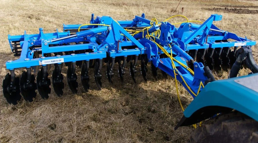 Борона дисковая полуприцепная DANA БДП-6*2 и ее модификации: БДП-6*2 РЗЗ.59.00.000 (с катком комбинированным); БДП-6*2 РЗЗ.59.00