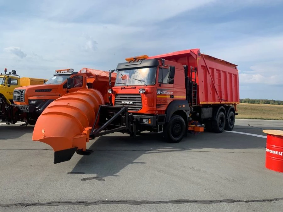 All-Season Combined Road Machine VMKD-2015 Model 7963C2 on URAL C34520 Chassis