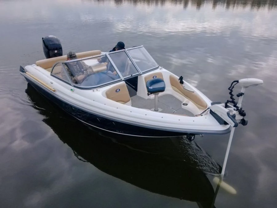 قارب محرك BESTER-530A المركب