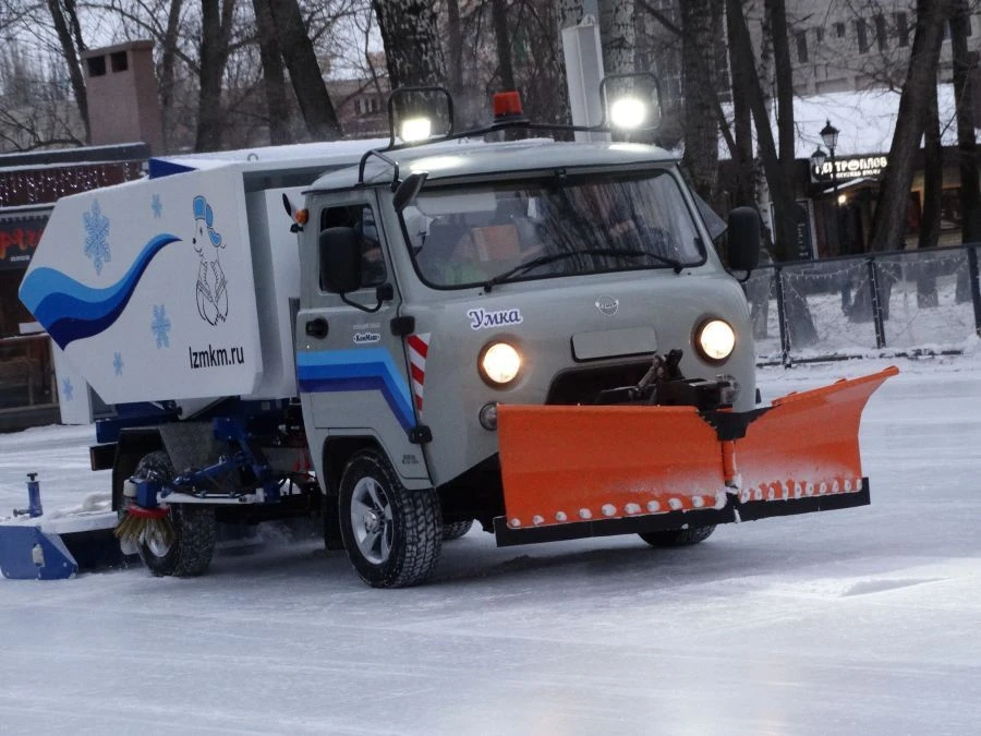 Многофункциональная комбинированная машина МКМ-1904-03 "Умка" с навесным оборудованием