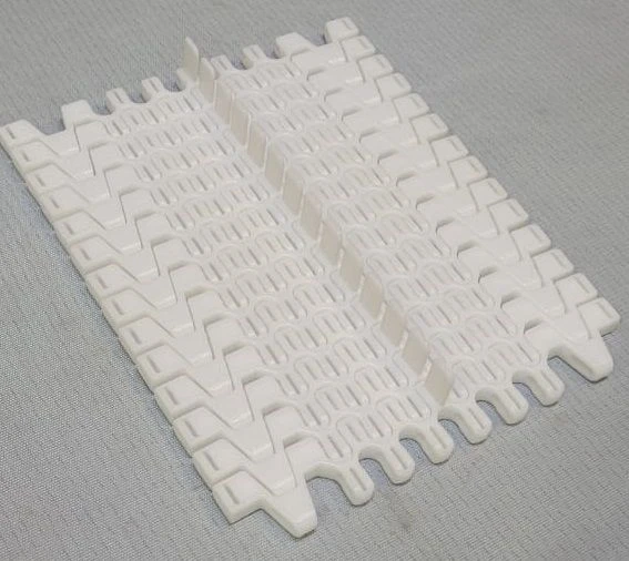 حزام ناقل نمطي ML100R PP (xx X xx مم؛ فاصل طولي؛ دبابيس PBT؛ مشابك)