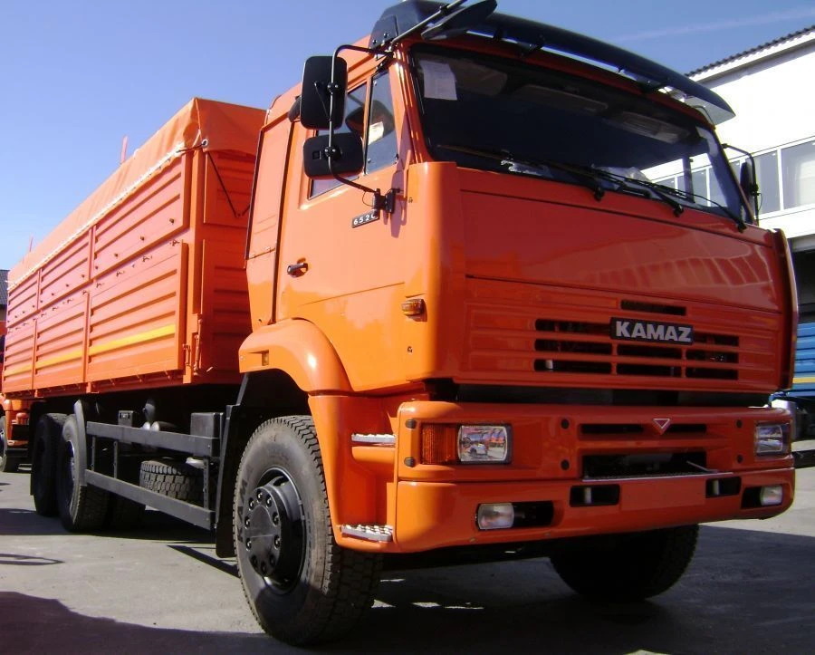 شاحنة AZC20 على هيكل كاما 6520-B5