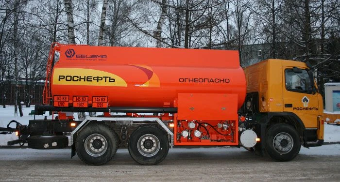 شاحنة صهريج للمنتجات النفطية الخفيفة BCM-229 على شاسيه فولفو FM 6x4