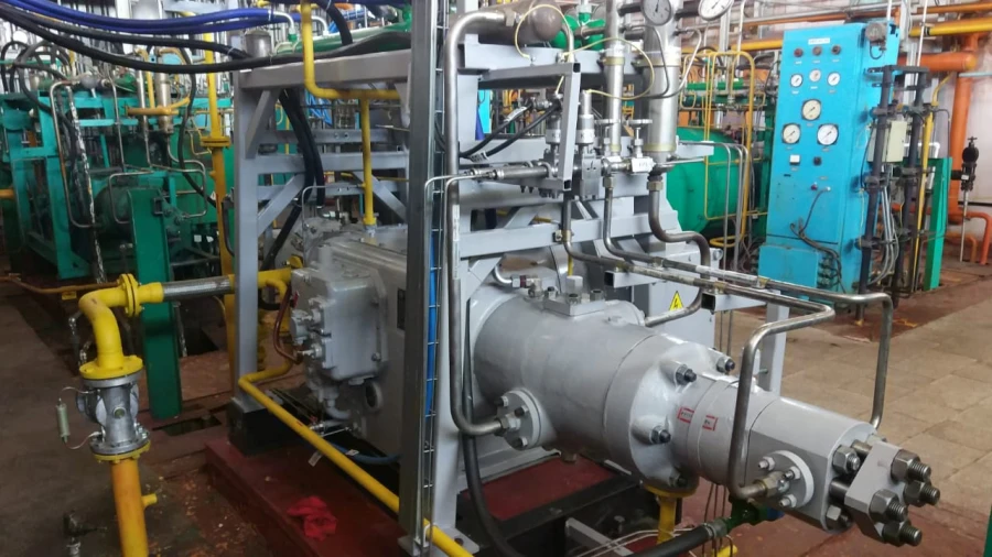 Compressor for CNG Filling Stations: CG-0.4.61-251-2O2.5.01