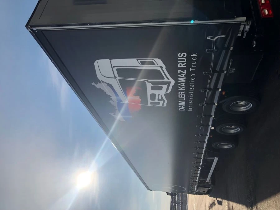 Полуприцеп Novus Trailer 98773 c пневматической или рессорной подвеской, рабочей тормозной системой с АБС (ЕБС), кониками (раздв
