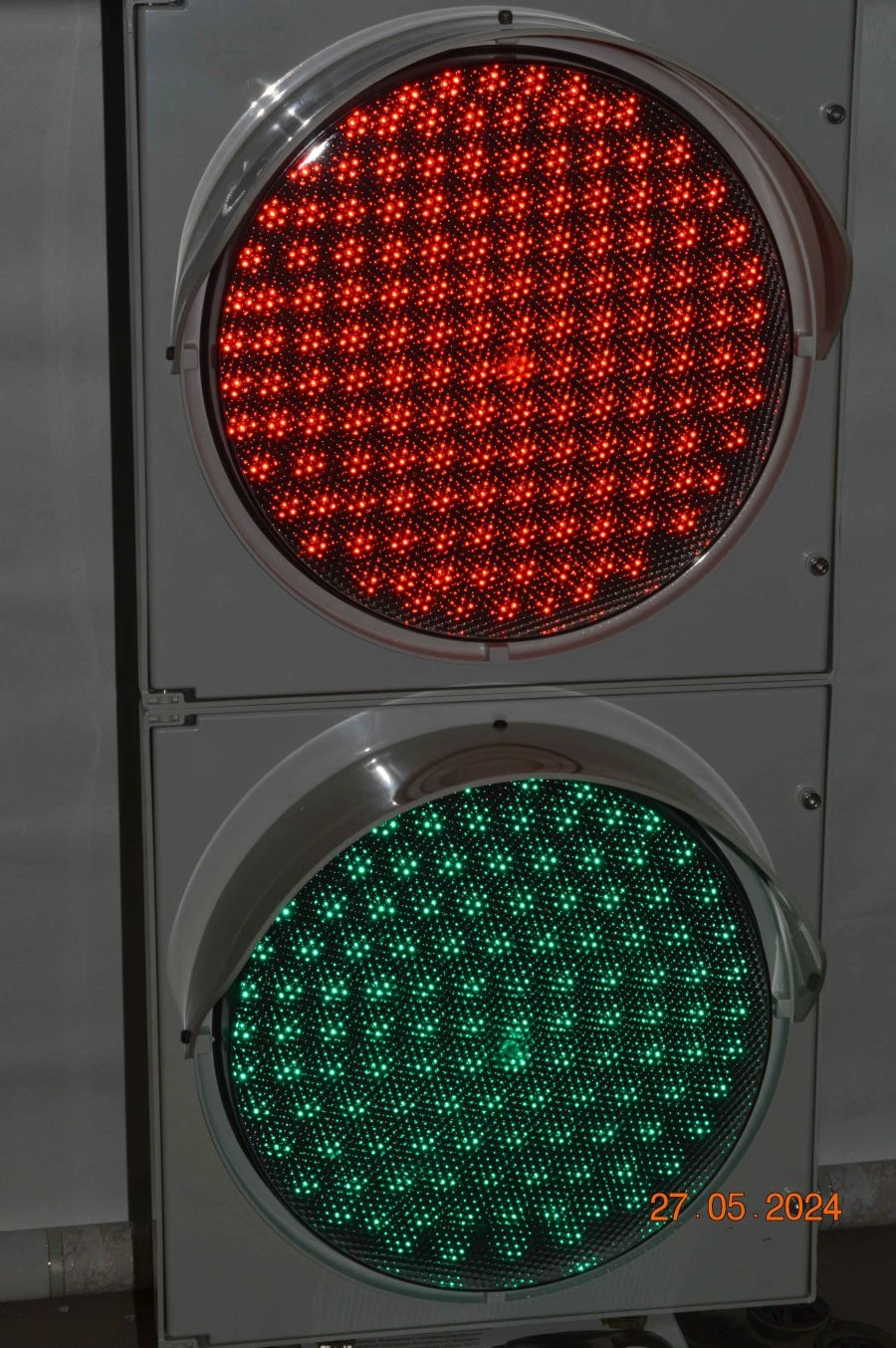 إشارة مرور ضوئية LED T8.1 - ثنائية القسم (أحمر/أخضر)