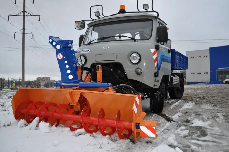 Многофункциональная комбинированная машина МКМ-1904-05 с навесным оборудованием