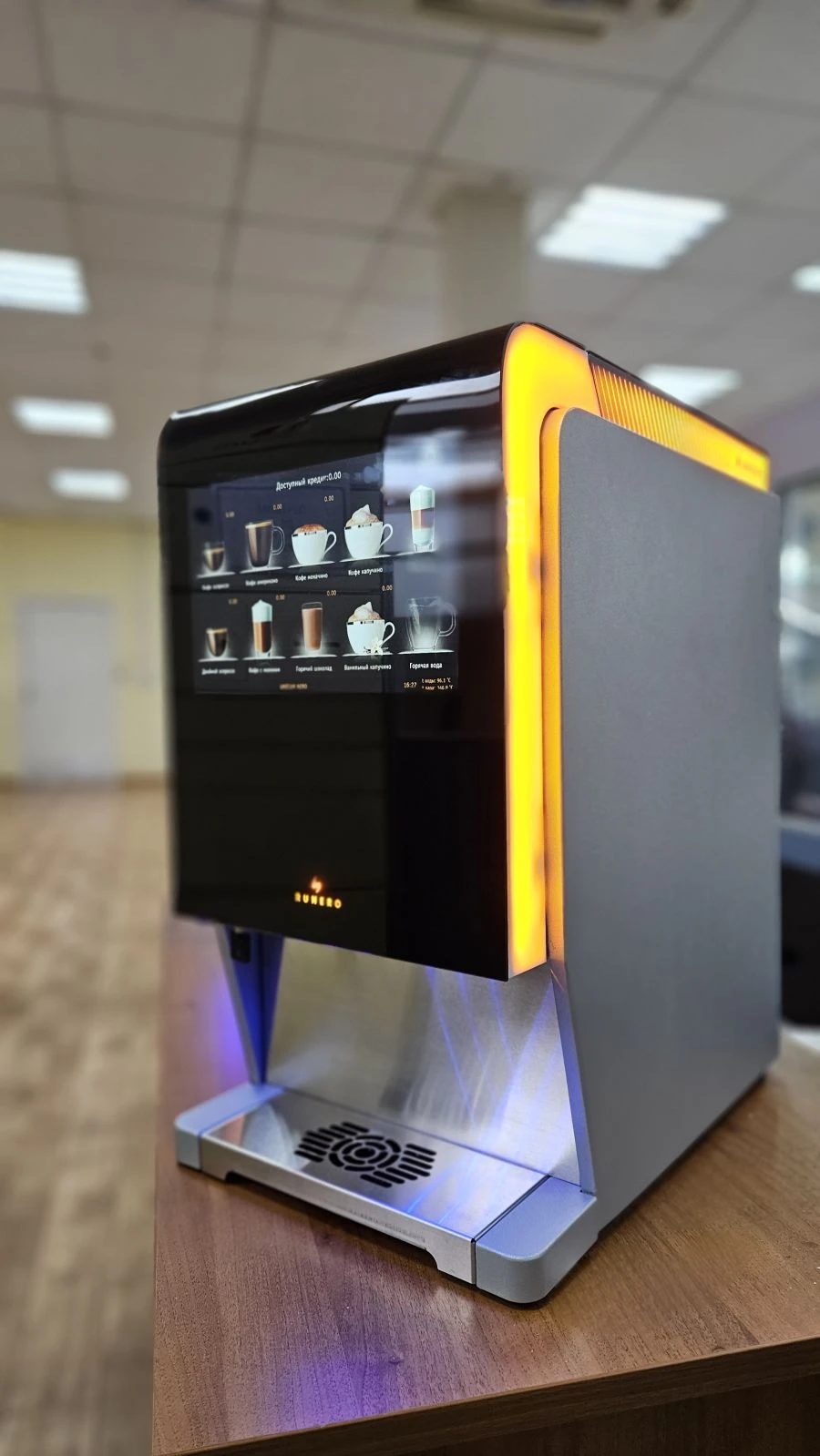 Автомат по продаже напитков RUNERO TOUCH