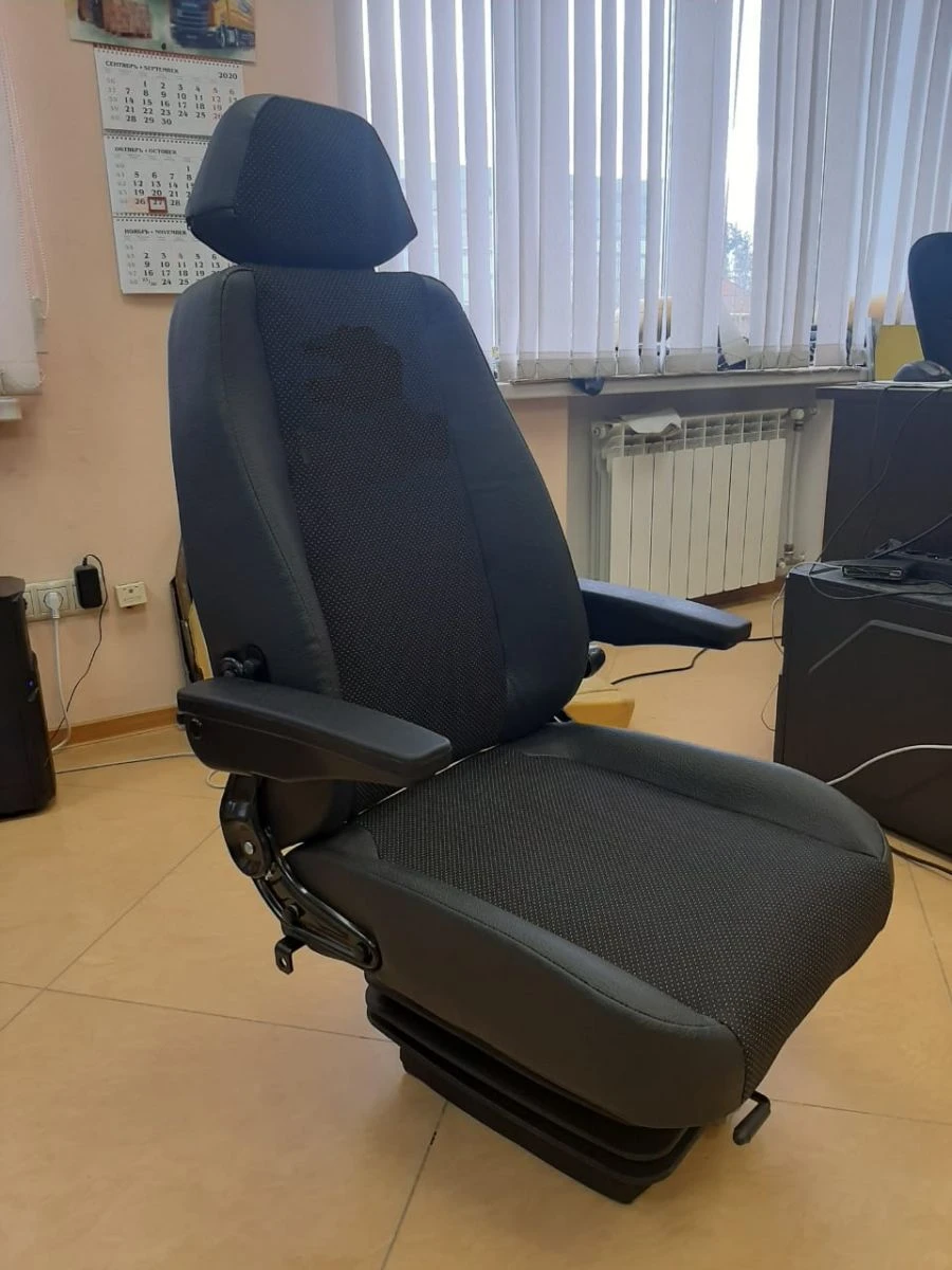 مقعد مشغل الرافعة بنظام تعليق ميكانيكي SK 121.000.100PUL-K