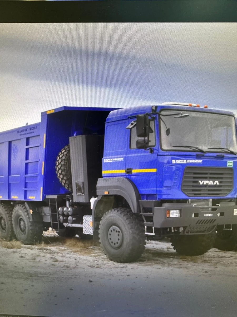 Автомобиль-самосвал без КМУ, с КМУ мод.5831G6 на базе шасси Урал 6370 C КПГ