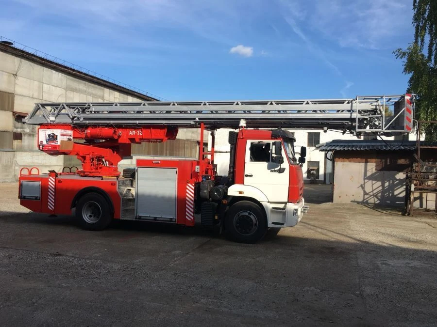 Автолестница пожарная АЛ-32 на шасси КАМАЗ-43253