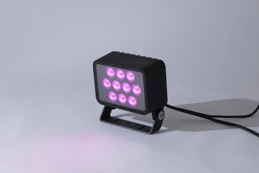 مصباح LED BOX 50.C - مثالي لإضاءة الواجهات