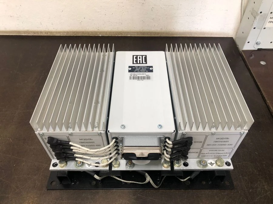 مصدر الطاقة للمعدات الإلكترونية للقطارات IP-LE 110/50-400x2