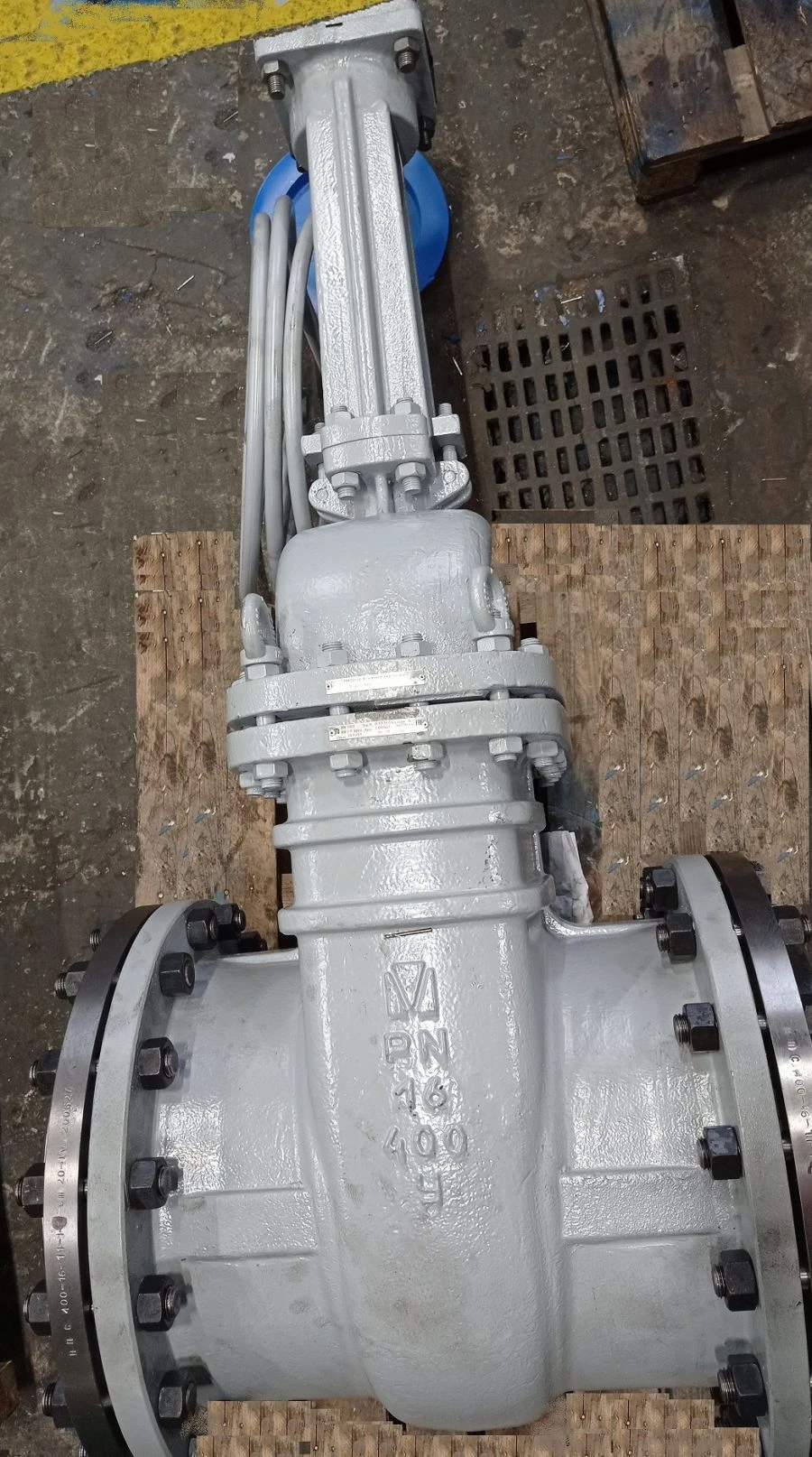 صمام بوابة فولاذي مزود بعمود ممتد لتطبيقات الضغط العالي PN 1.6 ميجا باسكال DN 400