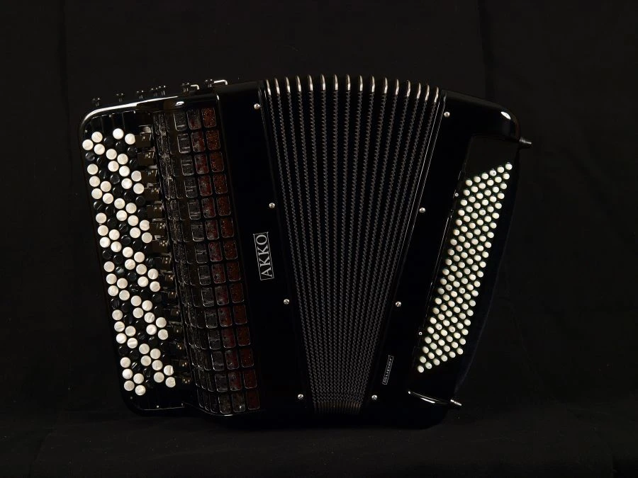 Akkordeon DeLuxe 4-Voice 5-Row 64x120x58 with Silent Mechanism