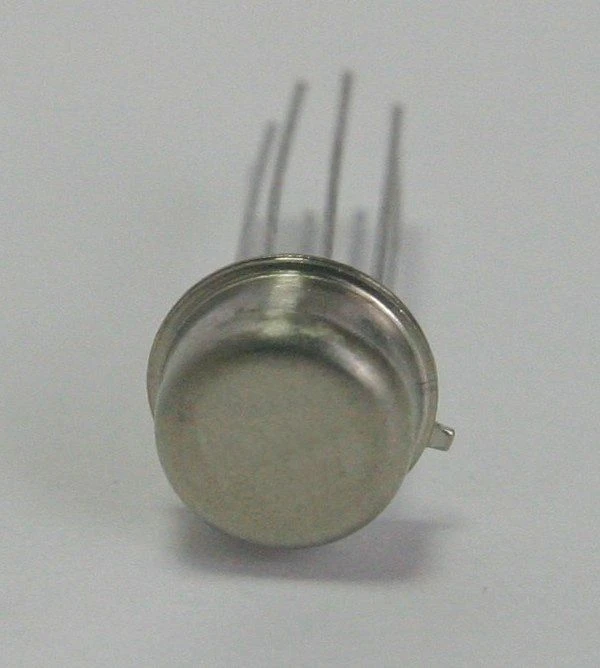 مضخم العمليات 154UD401B1