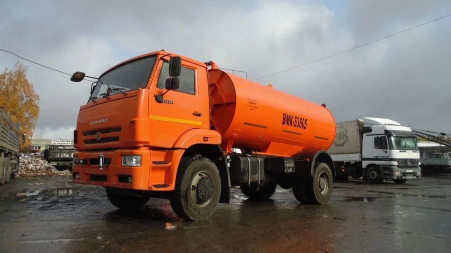 شاحنة صرف صحي VМК-53605-E5 على هيكل كاما ز 53605-أ5