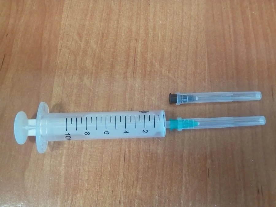 Шприц инъекционный однократного применения стерильный двухдетальный 10Б «Луер» в комплекте с иглами инъекционными 0,8х40; 0,7х40