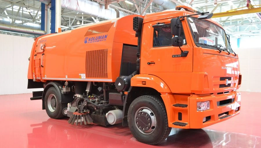 آلة التنظيف Vacuum Koluman KRS 70 على هيكل كاماز
