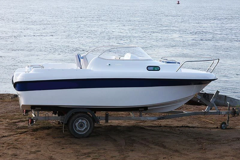 قارب موتور بيستر-500R من الألياف الزجاجية