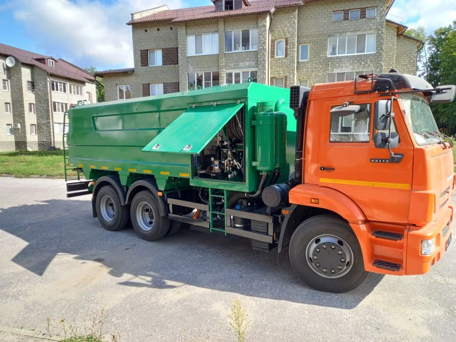 Машина вакуумная комбинированная типа ЛКТ-МВК на шасси КАМАЗ 65115