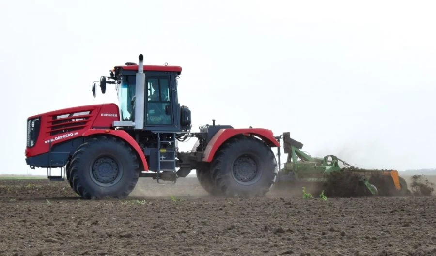 Kirovets K-742 Premium Agricultural Tractor 428HP
