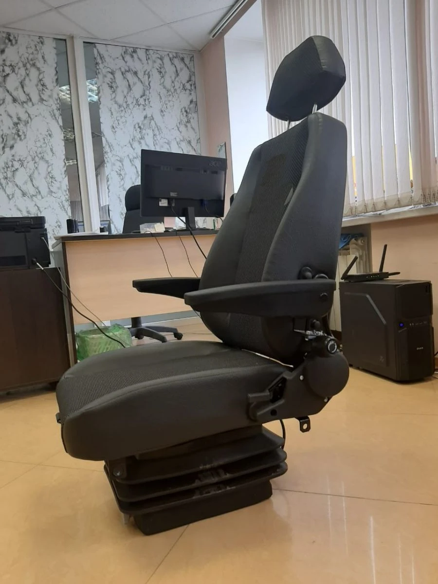 مقعد التشغيل الميكانيكي للحفارات SK 121.002.100PUL-K