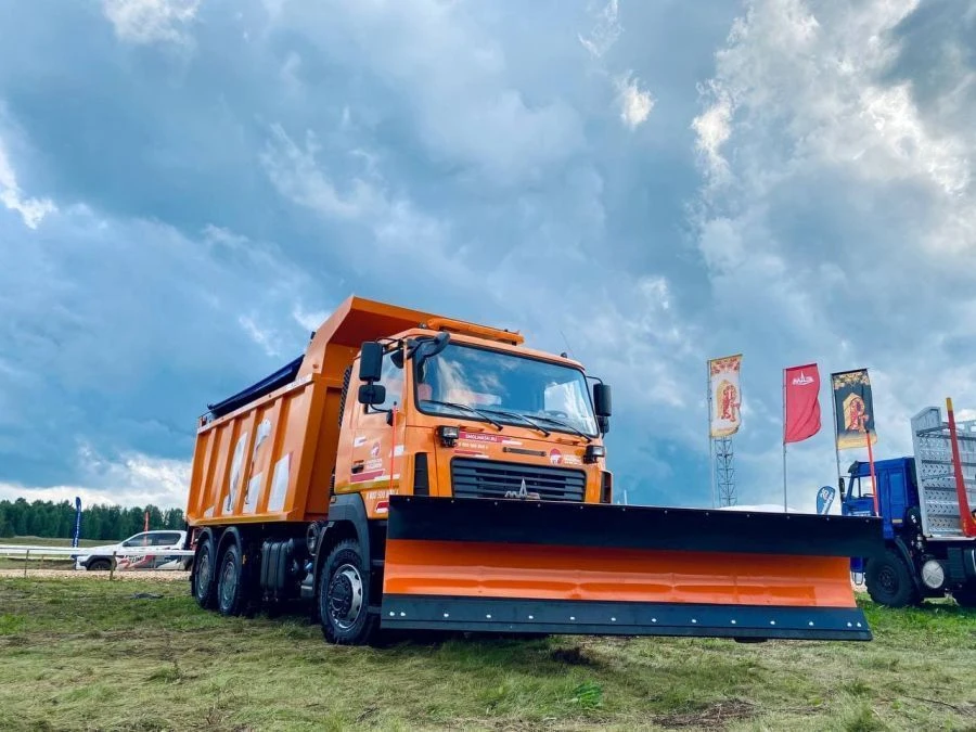 Комбинированная дорожная машина КДМ 7881250 на базе автомобиля МАЗ 5340