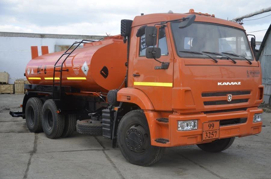 ناقل البيتومين الساخن AG-65115-E5 على شاسيه كاMAZ-65115-RS