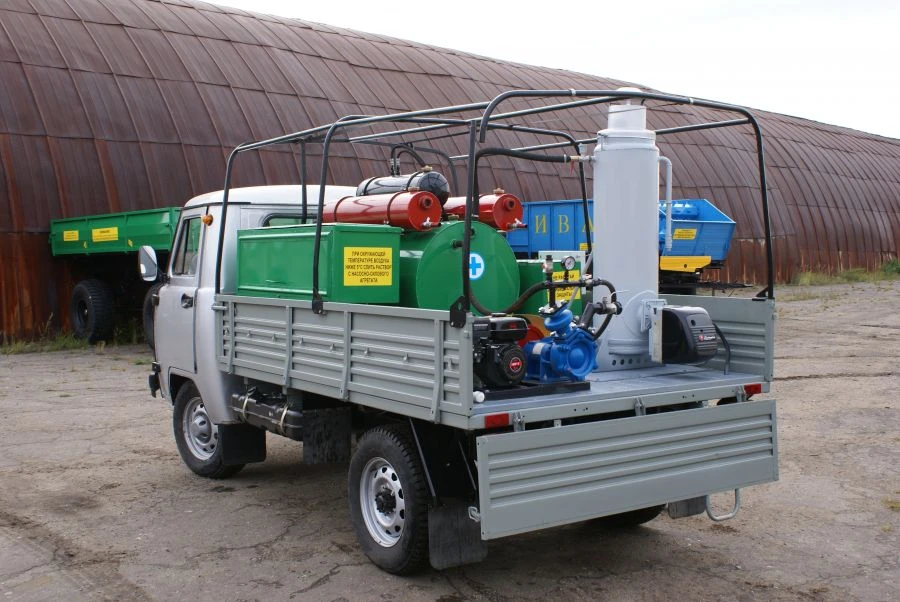 سيارة خاصة مع تركيب مطهر متحرك UD-1-01 على منصة UAZ-330365