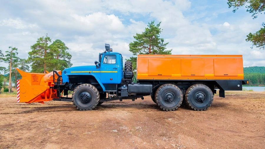 Снегоочиститель шнекороторный модель СШР 6843S1 на шасси УРАЛ 73945-01