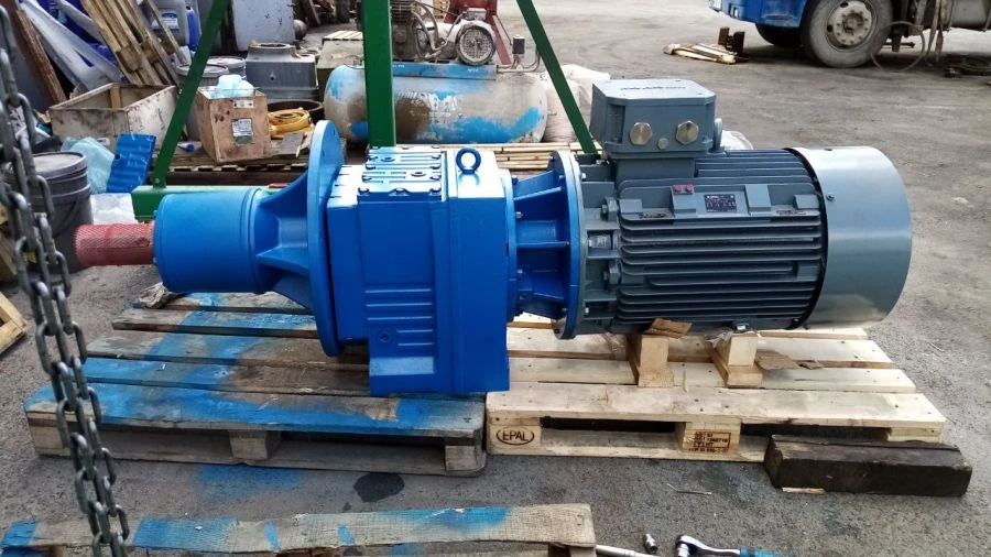 REVTS 303216 Cylindrical Gear Motor with Extended Shaft