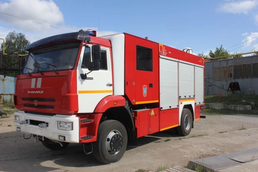 صهريج إطفاء الحرائق AC 3.2-40/4 (43265) نموذج 029-MI نوع KZ44A على هيكل KAMAZ-43265-D5