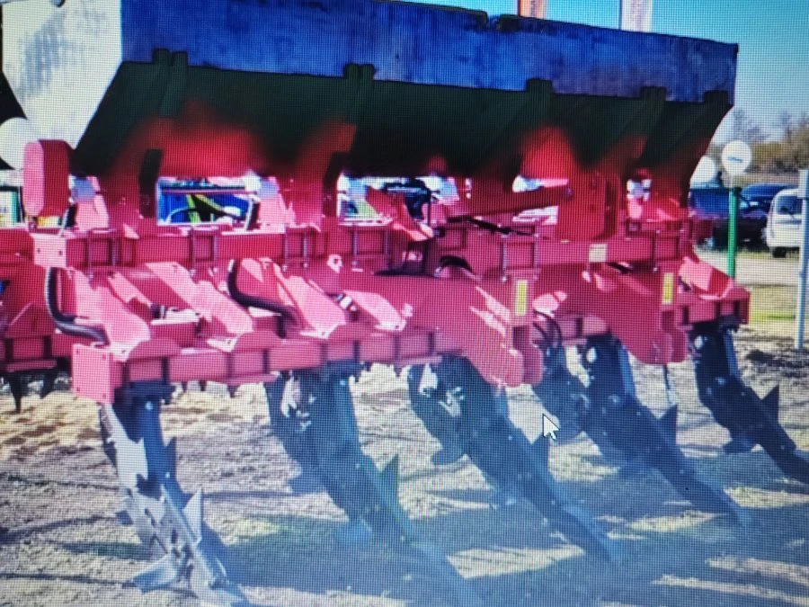المحراث العميق المعلق "R-4M