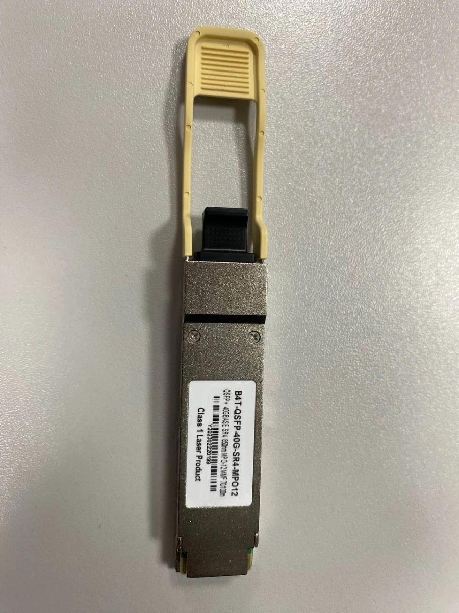 مجموعة الوحدات البصرية B4T-QSFP-40G مع عدة محولات