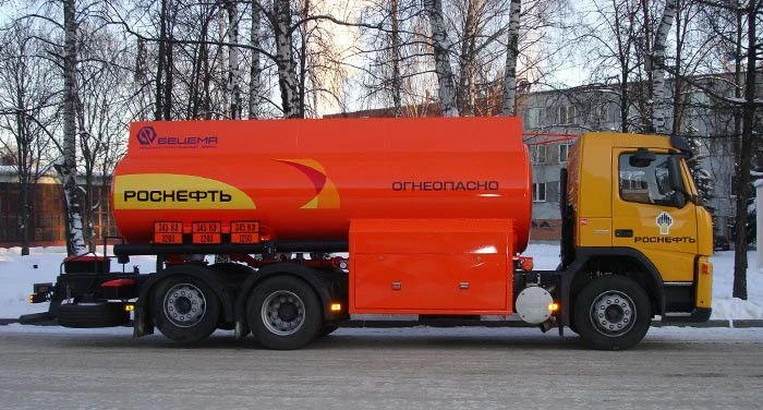 ناقلة وقود متنقلة BCM-232 للمنتجات النفطية الخفيفة سعة 16م³