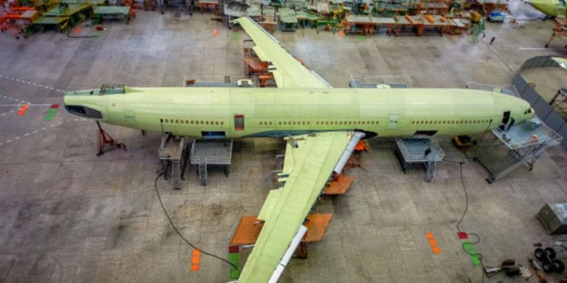 طائرة IL-96-400M لنقل الركاب
