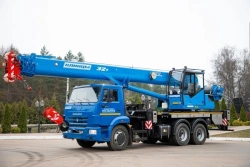 Truck Crane with 32-ton Capacity KS-55729-1K-3