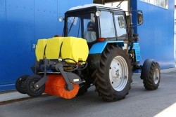 Sweeping Brush Equipment with Watering Attachment for Municipal Use