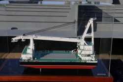 Floating Crane with 700 Ton Lifting Capacity - Non-Self-Propelled Model