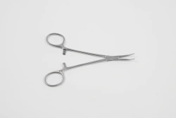 Curved Vascular Hemostatic Clamp, Model VZ-Z-62-2, 160 mm