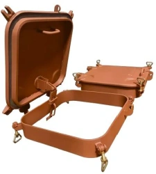 Fire-resistant hatch cover for ships and vessels