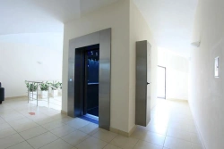 Electric Hospital Lift LB Series with Machine Room, 1600 kg Capacity