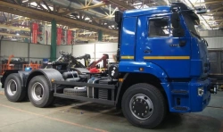 UZST05 Tractor Unit, Model 174T-36 on KAMAZ 6520-53 Chassis