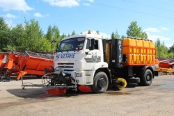All-Season Road Sweeper Machine MKDU-10GM Based on KAMAZ-53605-37