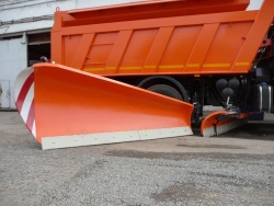 Side Snow Plow for Efficient Snow Removal, Model OBA